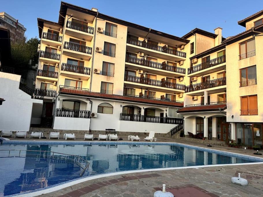 Spacious Fully Furnished Studio In Kavarna Apart Hotel ภายนอก รูปภาพ