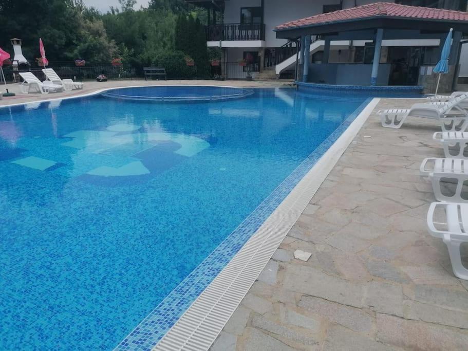 Spacious Fully Furnished Studio In Kavarna Apart Hotel ภายนอก รูปภาพ