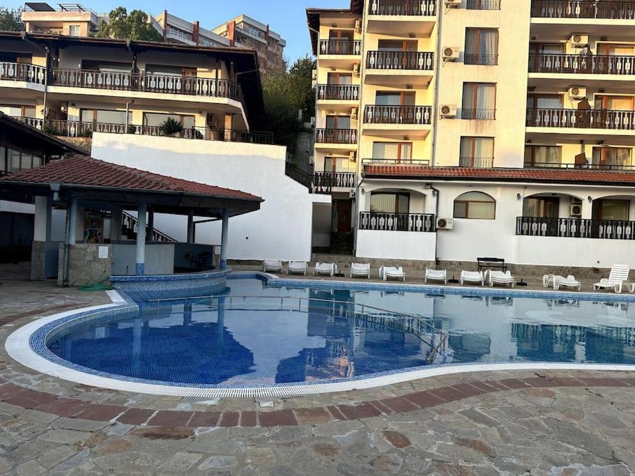 Spacious Fully Furnished Studio In Kavarna Apart Hotel ภายนอก รูปภาพ