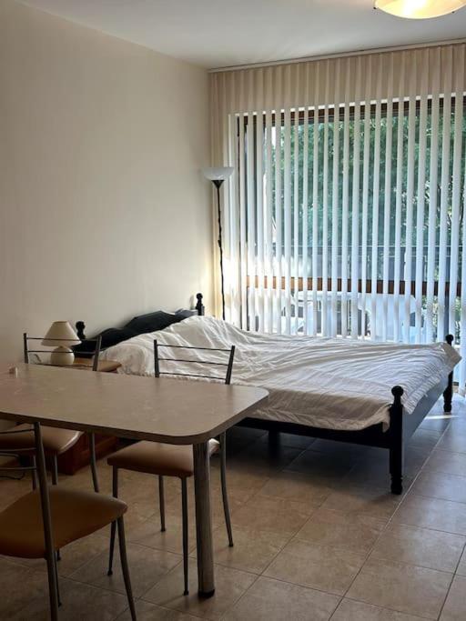Spacious Fully Furnished Studio In Kavarna Apart Hotel ภายนอก รูปภาพ