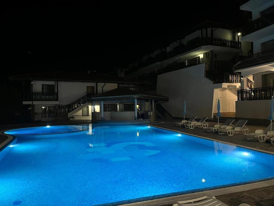 Spacious Fully Furnished Studio In Kavarna Apart Hotel ภายนอก รูปภาพ