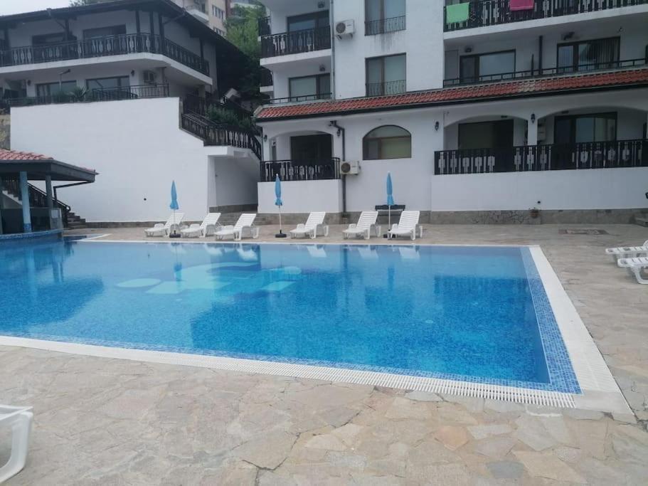 Spacious Fully Furnished Studio In Kavarna Apart Hotel ภายนอก รูปภาพ